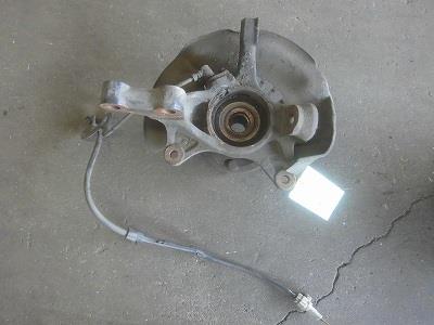 【中古】中古部品 ノア AZR60G 右フロントナックルハブ 【3340180100-001118387544310】