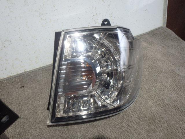 【中古】中古部品 MPV LY3P 右テールランプ 【3331010800-000020282715500】