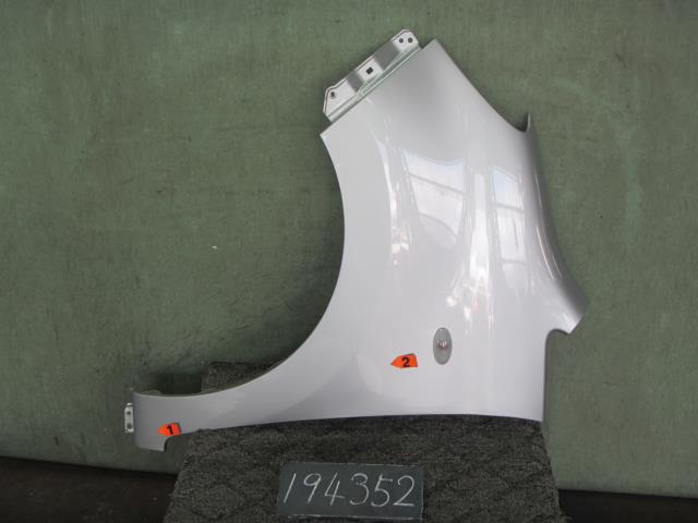 【中古】中古部品 デリカD2 MB15S 左フロントフェンダー 【3310120100-00165549801...