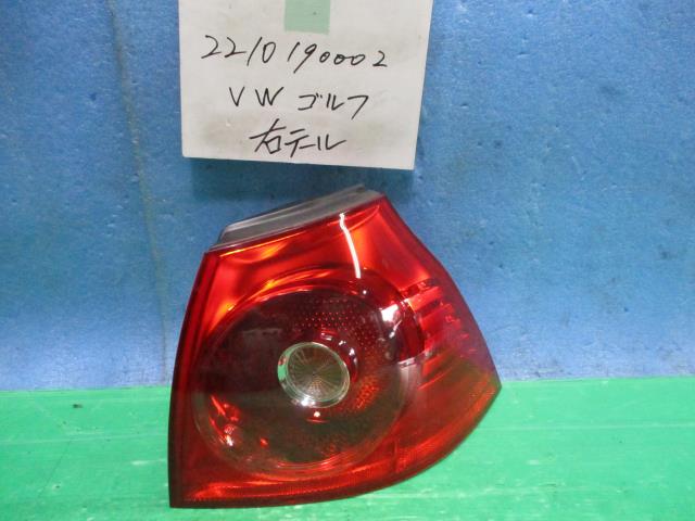 【中古】中古部品 VW ゴルフ 1KBMY 右テールランプ 【3310220100-221019000215500】