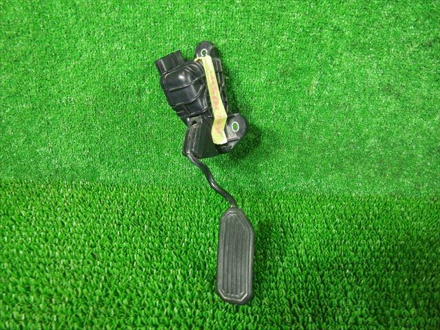 【中古】中古部品 プリウス NHW20 ペダル 【3330240100-000203088277500】