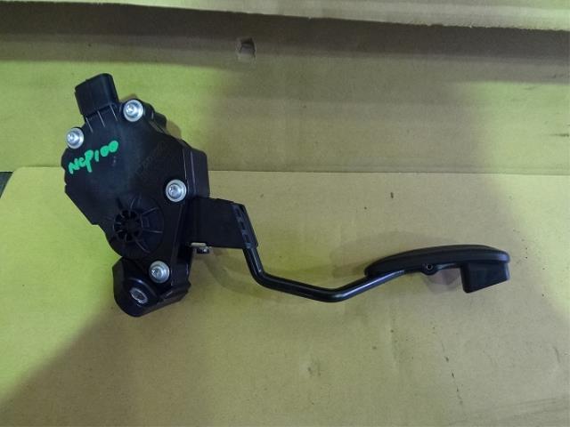 【中古】中古部品 ラクティス NCP100 ペダル 【3330460100-001477423377500】