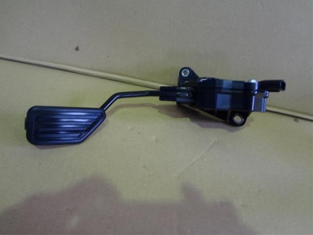 【中古】中古部品 ラクティス SCP100 ペダル 【3330460100-001515893777500】