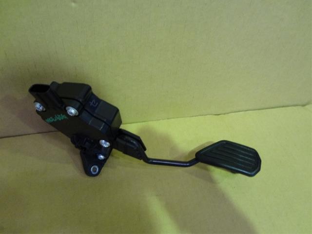 【中古】中古部品 カローラフィールダー NKE165G ペダル 【3330460100-001578980277500】
