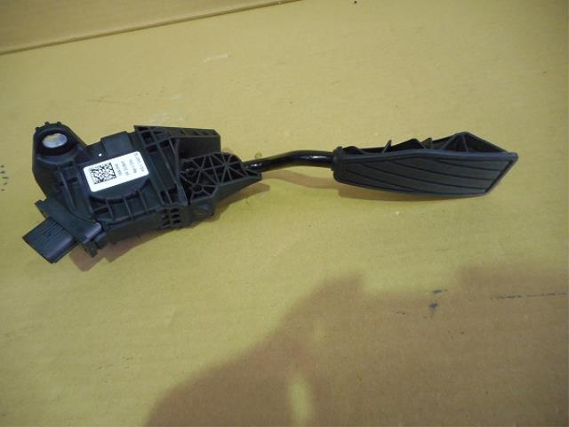 【中古】中古部品 ラパン HE33S ペダル 【3330460100-001427177277500】