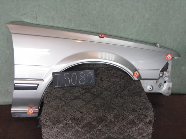 【中古】中古部品 グロリア Y31 右フロントフェンダー 【3310120100-001434172610600】