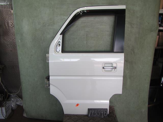 【中古】中古部品 エブリィ DA64W 左フロントドア 【3310120100-001623603013200】