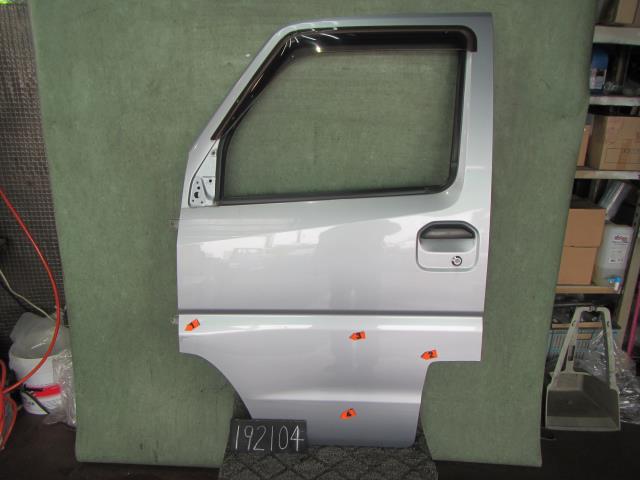 【中古】中古部品 クリッパー U71V 左フロントドア 【3310120100-001601550713200】
