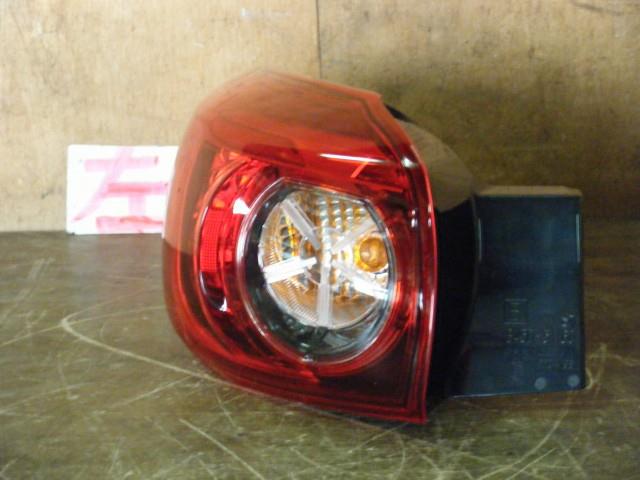 【中古】中古部品 アクセラ BM5FS 左テールランプ 【3310050100-220715000115600】