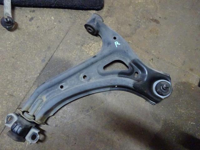 【中古】中古部品 アクティ HA8 右フロントロアアーム 【3310410000-000223045551720】