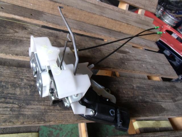 【中古】中古部品 モコ MG22S 右フロントドアロックソレノイド 【3340140100-000784524264550】