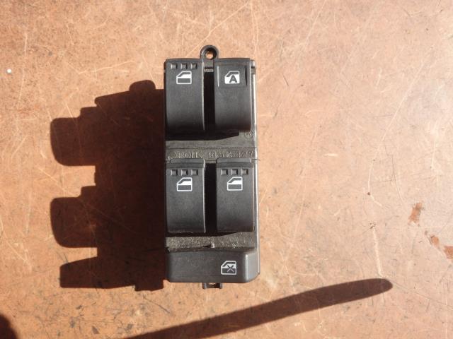 【中古】中古部品 ムーヴ LA100S パワーウインドウスイッチ 【3331010800-000020377561900】