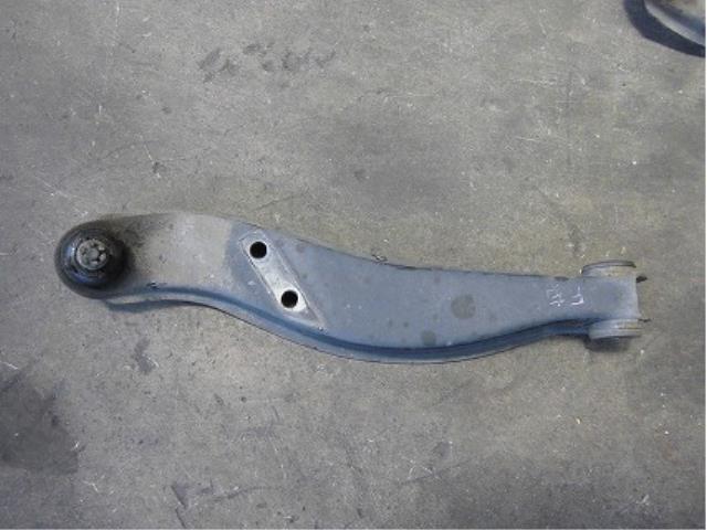 【中古】中古部品 ハイゼット S100P 右フロントロアアーム 【3340180100-001285424951720】