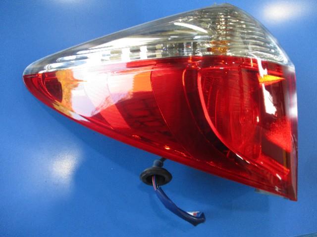 【中古】中古部品 ラクティス NCP120 左テールランプ 【3310590000-000005419715600】