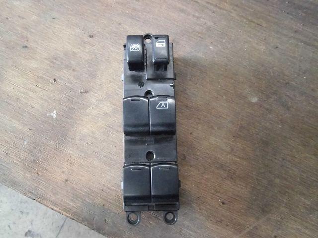 メーカー 日産 車名 マーチ 型式類別 15094-0005 グレード 1200 12S 認定型式 DBA-AK12 車両タイプ 5ドアハッチバック 年式 H19/2 シフト 駆動 通称型式 エンジン型式 CR12-DE ミッション型式 アクスル型式 FQ40 車体色 車体色No KH3 トリム色No J 走行距離(Km) メーカー純正品番 部品メーカー品番 保証 1ヶ月/1000km 付加情報 商品情報 ※純正番号およびモデル番号は参考としてください。※リビルト部品を購入される際のお願い【再生部品】と表示されているものをリビルト部品と呼んでいます。リビルト部品の場合には、交換時に取り外した部品をご返却していただく場合があります。詳しくはこちら※大物商品(ドア・ボンネット・バンパー等)は個人宅への配送ができない場合がございます。その場合、最寄りの配送業者支店止め等の対応となりますので、あらかじめご了承ください。 ページ上部へ【中古】中古部品 マーチ AK12 パワーウインドウスイッチ 【3340180100-001137215861900】