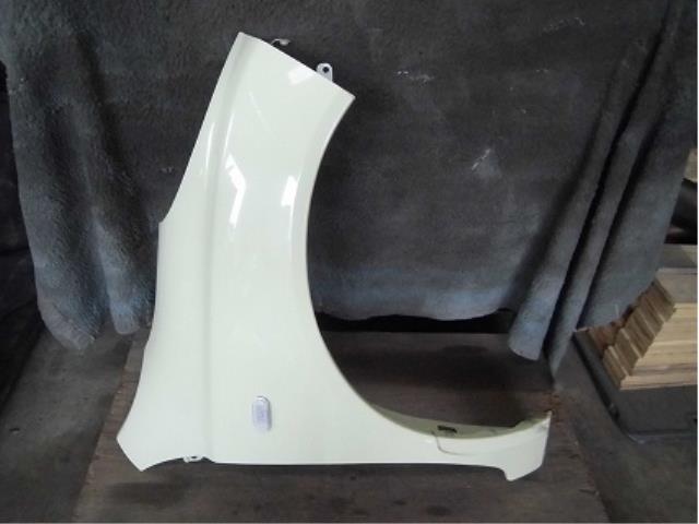 メーカー 日産 車名 マーチ 型式類別 12414-0013 グレード 12C 認定型式 CBA-AK12 車両タイプ 5ドアハッチバック 年式 H17/6 シフト 4FT 駆動 通称型式 FDKARCAK12EDA エンジン型式 CR12DE ミッション型式 アクスル型式 FQ40 車体色 ビーンズ 車体色No J11 トリム色No J 走行距離(Km) 96,000 メーカー純正品番 63100-AX030 部品メーカー品番 保証 0ヶ月/0km 付加情報 うすい凹み,小キズ有 商品情報 ※純正番号およびモデル番号は参考としてください。※リビルト部品を購入される際のお願い【再生部品】と表示されているものをリビルト部品と呼んでいます。リビルト部品の場合には、交換時に取り外した部品をご返却していただく場合があります。詳しくはこちら※大物商品(ドア・ボンネット・バンパー等)は個人宅への配送ができない場合がございます。その場合、最寄りの配送業者支店止め等の対応となりますので、あらかじめご了承ください。 ページ上部へ【中古】中古部品 マーチ AK12 右フロントフェンダー 【3340180100-001253143510600】