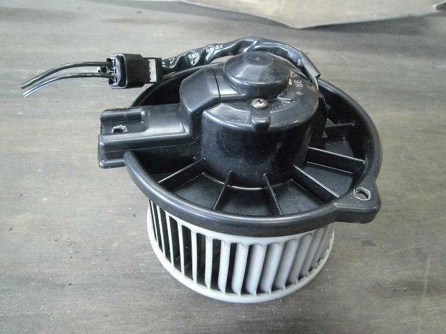【中古】中古部品 カローラ AE100G ヒーターブロアモーター 【3340180100-001105696167900】