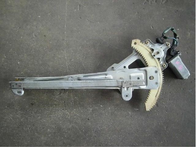 【中古】中古部品 レガシィ BE5 左フロントドアレギュレータ・モーター 【3340180100-001388121713220】