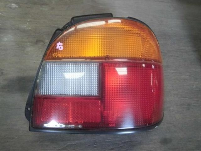 【中古】中古部品 ヴィヴィオ KW3 右テールランプ 【3340180100-001573076615500】