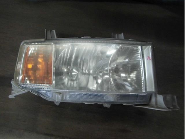 【中古】中古部品 bB NCP30 右ヘッドランプ 【3340180100-001351628110800】