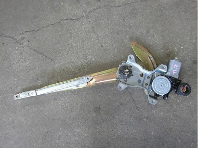 【中古】中古部品 bB NCP30 左フロントドアレギュレータ・モーター 【3340180100-001351629113220】