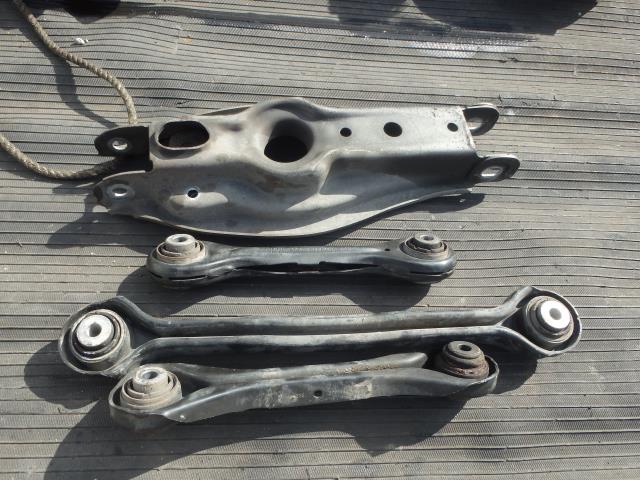 【中古】中古部品 BMW 3シリーズ VR20 左リアロアアーム 【3331010800-000020406251840】