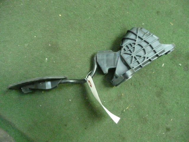 【中古】中古部品 プリウス NHW20 ペダル 【3310300100-001677528677501】