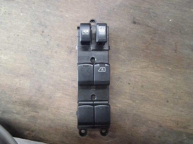 【中古】中古部品 キューブ BZ11 パワーウインドウスイッチ 【3340180100-001177330961900】