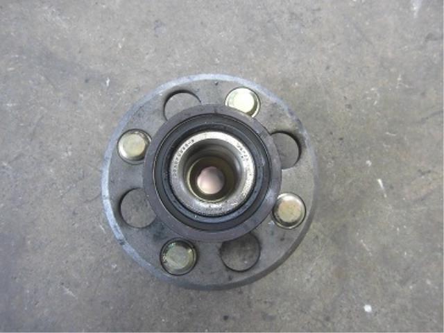 【中古】中古部品 ライフ JB5 リアハブ 【3340180100-001537525444470】