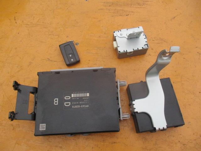 【中古】中古部品 ムーヴ L175S エンジンコンピューター 【3310190100-000223029463100】