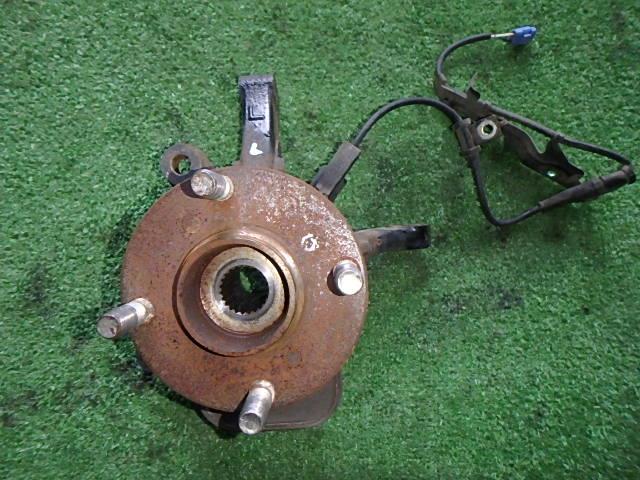 【中古】中古部品 ワゴンR MH21S 左フロントナックルハブ 【3330450100-221126000344340】