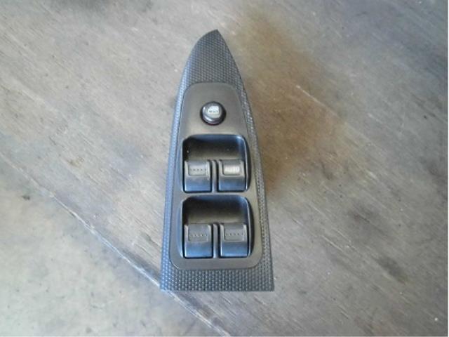 【中古】中古部品 ストリーム RN3 パワーウインドウスイッチ 【3340180100-001240473761900】