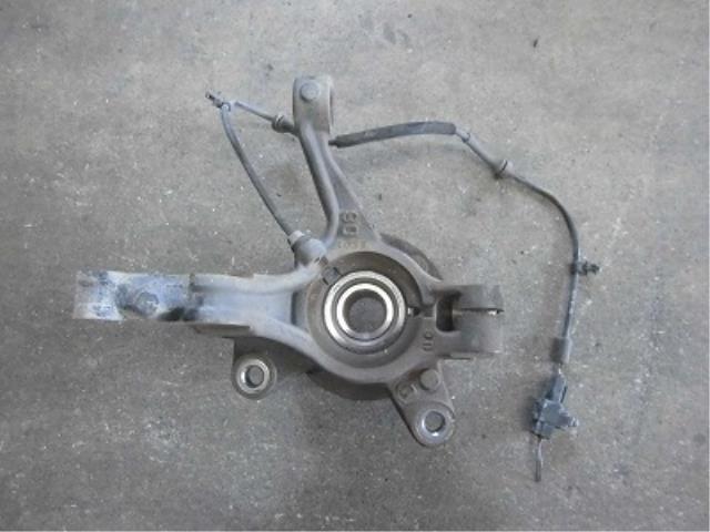 【中古】中古部品 デミオ DE3FS 右フロントナックルハブ 【3340180100-001624534644310】