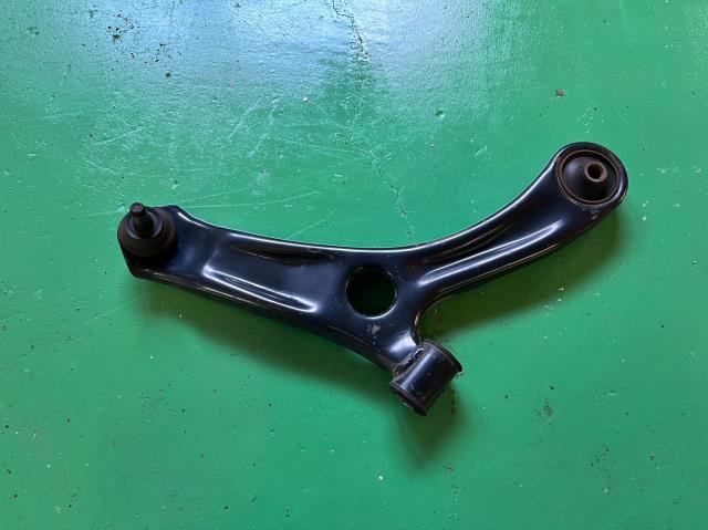 【中古】中古部品 ワゴンR MH34S 右フロントロアアーム 【3310180100-221206000351720】