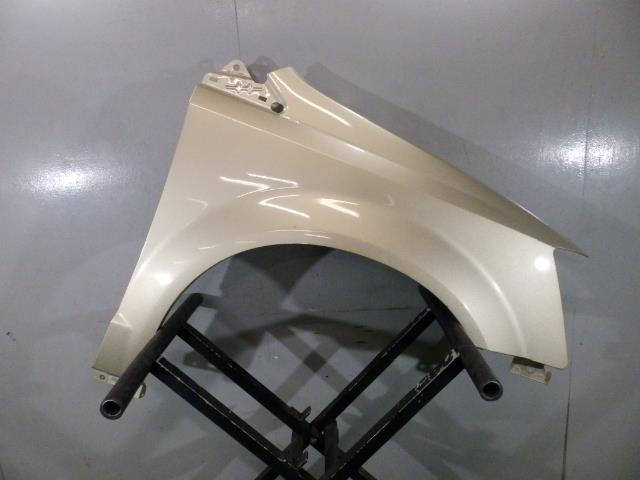 【中古】中古部品 クライスラーグランドボイジャー 右フロントフェンダー 【3260250000-000022190810600】