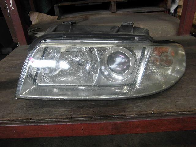 【中古】中古部品 アウディ A4 8DAPT 左ヘッドランプ 【3340180100-001109957110900】