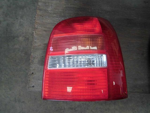 【中古】中古部品 アウディ A4 8DAPT 右テールランプ 【3340180100-001109957215500】
