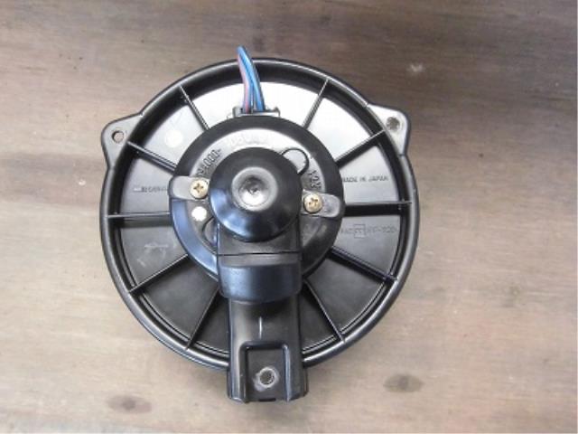 【中古】中古部品 bB NCP31 ヒーターブロアモーター 【3340180100-001457723267900】