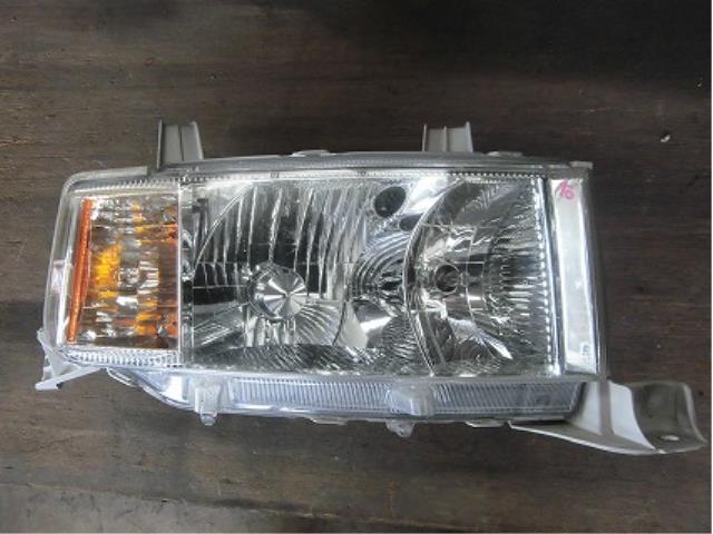 【中古】中古部品 bB NCP31 右ヘッドランプ 【3340180100-001236370710800】