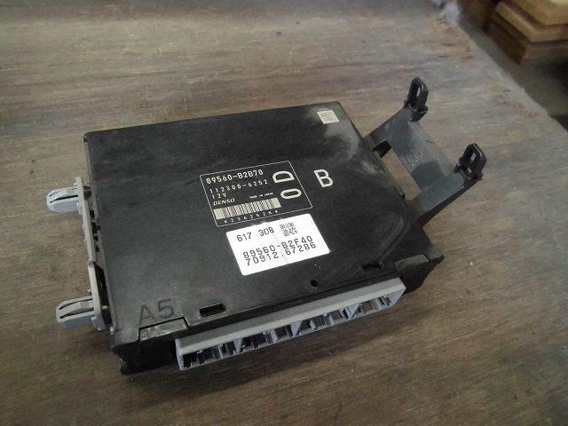 メーカー ダイハツ 車名 ミラ 型式類別 15622-0044 グレード 660 L 認定型式 DBA-L275S 車両タイプ 5ドアハッチバック 年式 H19/9 シフト 駆動 通称型式 エンジン型式 KF-VE ミッション型式 アクスル型式 車体色 車体色No T22 トリム色No FK40 走行距離(Km) 60,000 メーカー純正品番 89560-B2B70 部品メーカー品番 112300-6252 保証 1ヶ月/1000km 付加情報 商品情報 ※純正番号およびモデル番号は参考としてください。※リビルト部品を購入される際のお願い【再生部品】と表示されているものをリビルト部品と呼んでいます。リビルト部品の場合には、交換時に取り外した部品をご返却していただく場合があります。詳しくはこちら※大物商品(ドア・ボンネット・バンパー等)は個人宅への配送ができない場合がございます。その場合、最寄りの配送業者支店止め等の対応となりますので、あらかじめご了承ください。 ページ上部へ【中古】中古部品 ミラ L275S エンジンコンピューター 【3340180100-001213120863100】