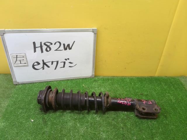 メーカー 三菱 車名 eKワゴン 型式類別 15409-0039 グレード M 4WD 認定型式 DBA-H82W 車両タイプ 5ドアハッチバック 年式 H19/9 シフト 3DT 駆動 通称型式 H82WLKMEZ エンジン型式 3G83 ミッション型式 アクスル型式 車体色 シルキーホワイトパール 車体色No W13 トリム色No 走行距離(Km) 60,430 メーカー純正品番 4060A189 部品メーカー品番 保証 1ヶ月/1000km 付加情報 880235,ディスク,ABSツキ,ブッシュキレツ有,サビ多数 商品情報 ※純正番号およびモデル番号は参考としてください。※リビルト部品を購入される際のお願い【再生部品】と表示されているものをリビルト部品と呼んでいます。リビルト部品の場合には、交換時に取り外した部品をご返却していただく場合があります。詳しくはこちら※大物商品(ドア・ボンネット・バンパー等)は個人宅への配送ができない場合がございます。その場合、最寄りの配送業者支店止め等の対応となりますので、あらかじめご了承ください。 ページ上部へ【中古】中古部品 eKワゴン H82W 左フロントストラット 【3331010600-221129000650210】