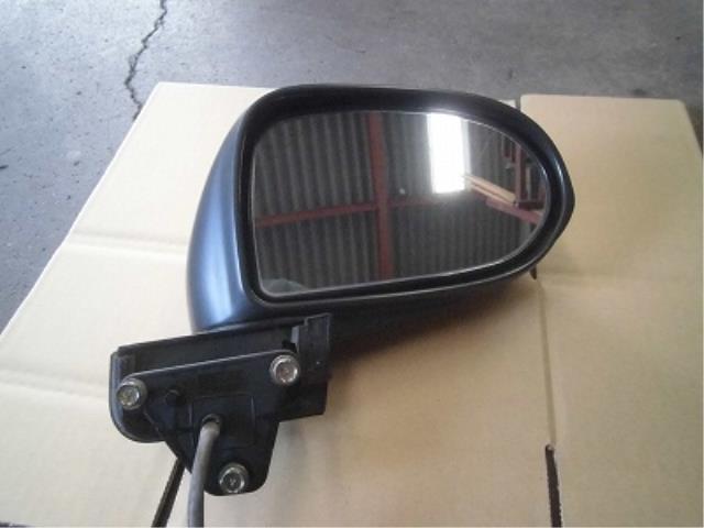 メーカー ダイハツ 車名 マックス 型式類別 11153-0002 グレード L 認定型式 UA-L950S 車両タイプ 5ドアハッチバック 年式 H13/11 シフト 4DT 駆動 通称型式 L950SGPDF エンジン型式 EF-VE ミッション型式 アクスル型式 車体色 スーパーシルバーメタリック 車体色No S07 トリム色No FDS1 走行距離(Km) メーカー純正品番 87910-97254-000 部品メーカー品番 保証 0ヶ月/0km 付加情報 5P　電動格納　色褪せ有　小キズ有 商品情報 ※純正番号およびモデル番号は参考としてください。※リビルト部品を購入される際のお願い【再生部品】と表示されているものをリビルト部品と呼んでいます。リビルト部品の場合には、交換時に取り外した部品をご返却していただく場合があります。詳しくはこちら※大物商品(ドア・ボンネット・バンパー等)は個人宅への配送ができない場合がございます。その場合、最寄りの配送業者支店止め等の対応となりますので、あらかじめご了承ください。 ページ上部へ【中古】中古部品 マックス L950S 右サイドミラー 【3340180100-001481365713500】