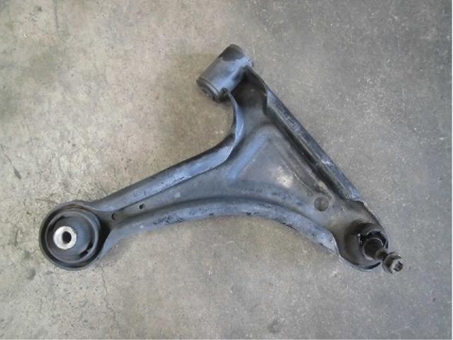 【中古】中古部品 ハイゼット S210V 左フロントロアアーム 【3340180100-001445236051740】