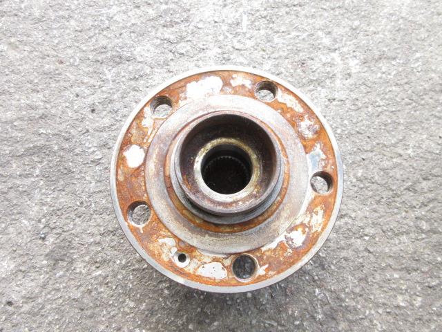 【中古】中古部品 アウディ Q3 8UCCZF フロントハブ 【3500170000-221216506644370】