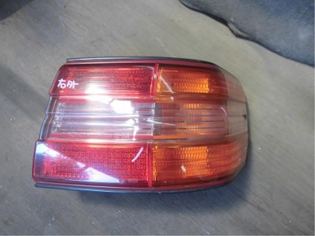 【中古】中古部品 マークII JZX100 右テールランプ 【3340180100-001509047215500】