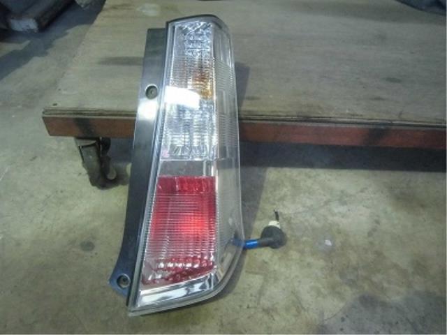 【中古】中古部品 ワゴンR MH23S 右テールランプ 【3340180100-001544642515500】