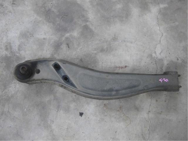 【中古】中古部品 ハイゼット S200P 右フロントロアアーム 【3340180100-001531880751720】