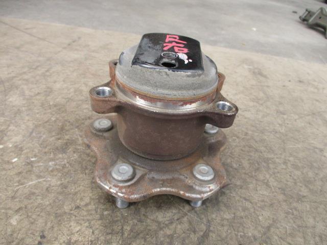 【中古】中古部品 セレナ CC25 リアハブ 【3310190100-000223031044471】