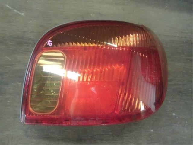 【中古】中古部品 ヴィッツ NCP10 右テールランプ 【3340180100-001682937015500】