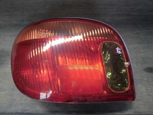 【中古】中古部品 ヴィッツ SCP10 左テールランプ 【3340180100-001200199415600】